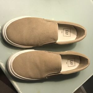 GAP SLIP ONS SIZE 6.5
